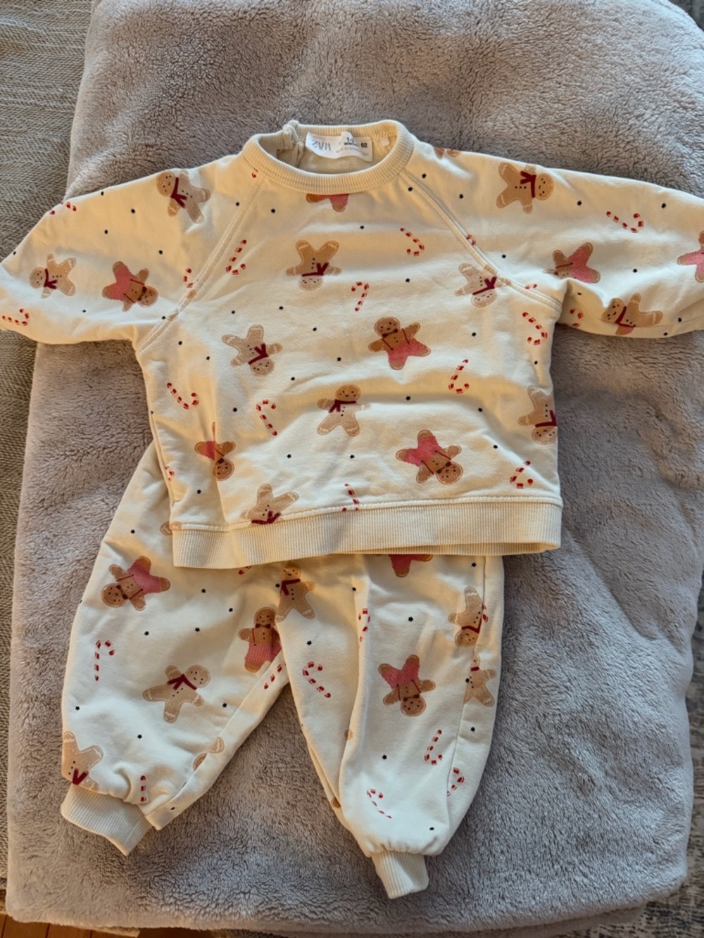 Zara Gingerbread matching sweatsuit